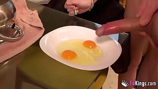 Ainara loves eating cum omelettes for have a bite
